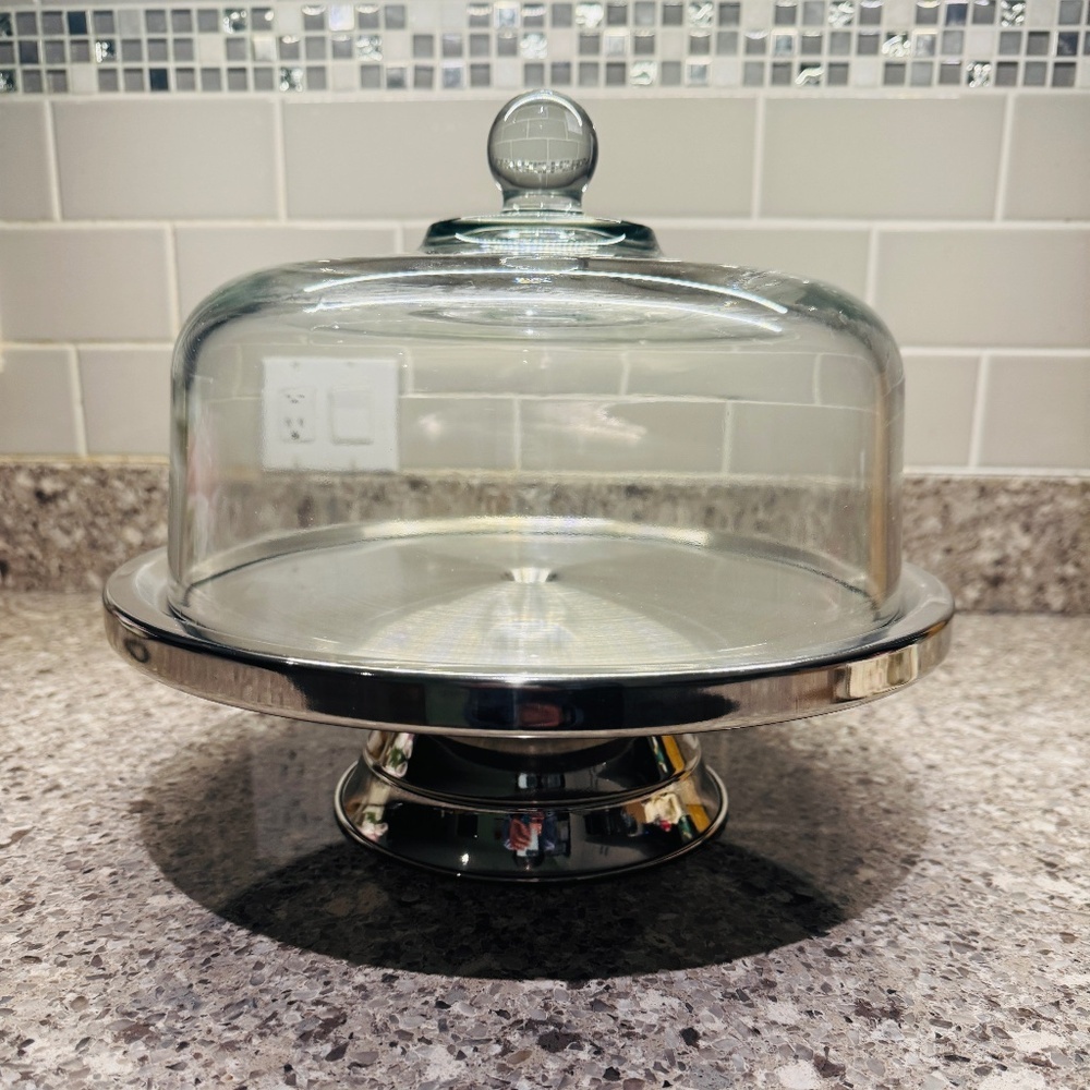 Anchor Hooking Company - Cake Dome with Plate, Used 2 to 3 Times